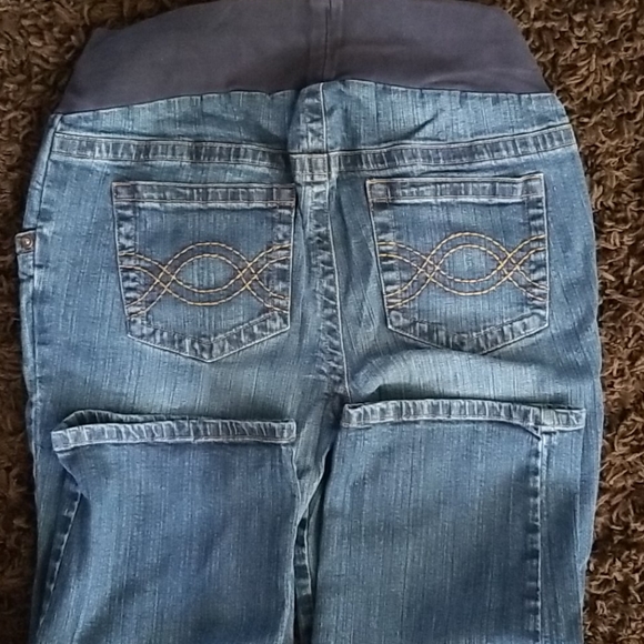 Maternity capris - Picture 2 of 3